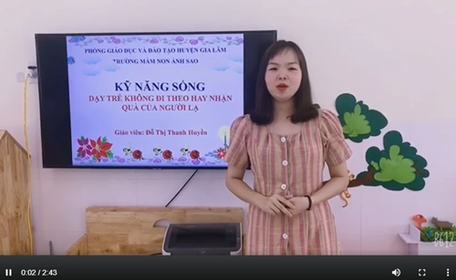 Video: Dạy trẻ kỹ năng sống  Không đi theo nhận quà của người lạ 
Các bé cùng học với cô giáo Thanh Huyền Lớp NT D1 nhé